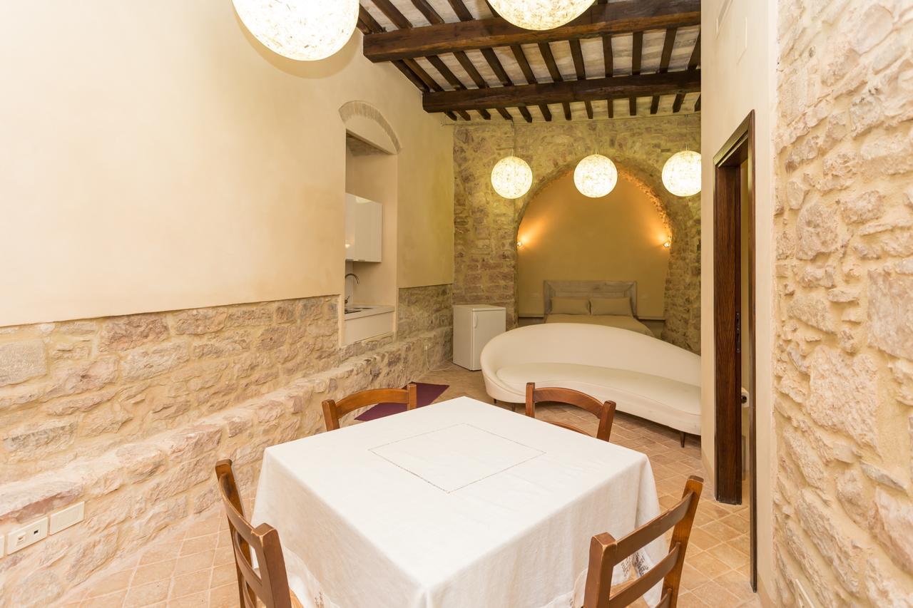 Apartments By La Zuppa Inglese Assisi Bagian luar foto